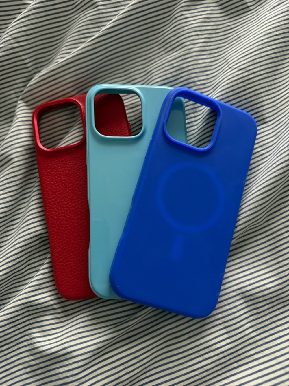 Silicone & Leather-Texture iPhone Pro Max Case - light blue, red, cobalt blue - Picture 3 of 4